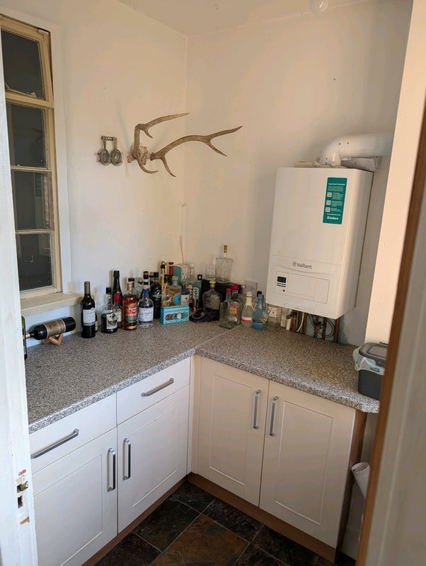 Flat Cleveland Road in Greater London