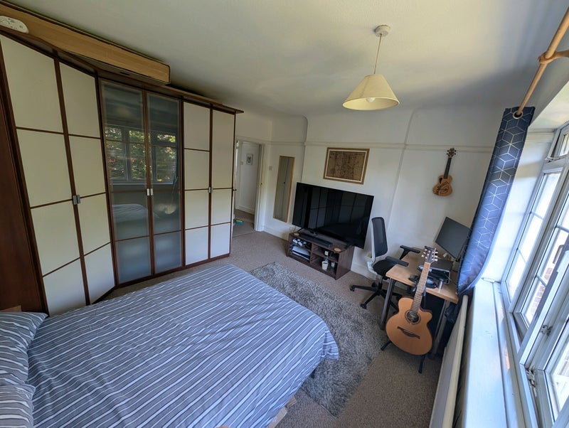 Flat Cleveland Road in Greater London