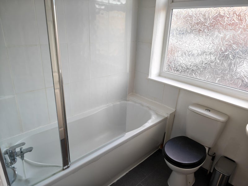 Room St Andrews Avenue in Tameside