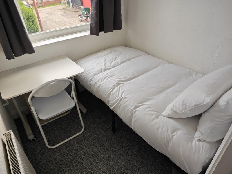 Room St Andrews Avenue in Tameside