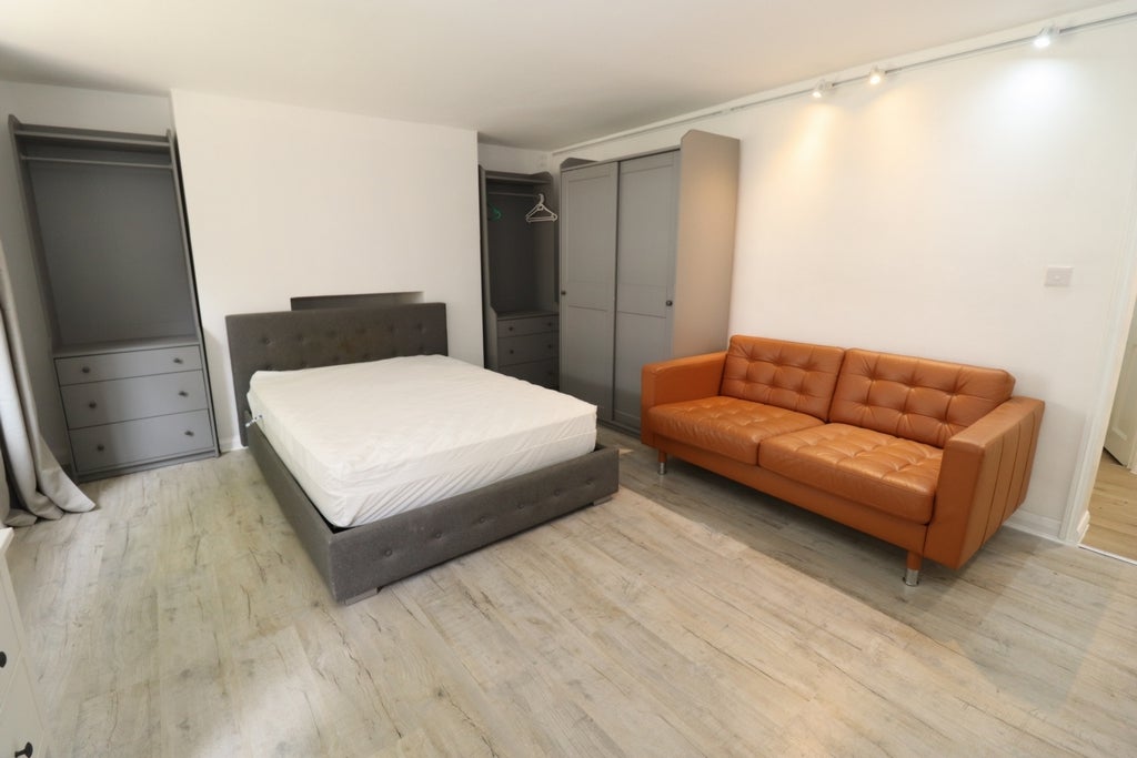 Room Globe Road in Greater London