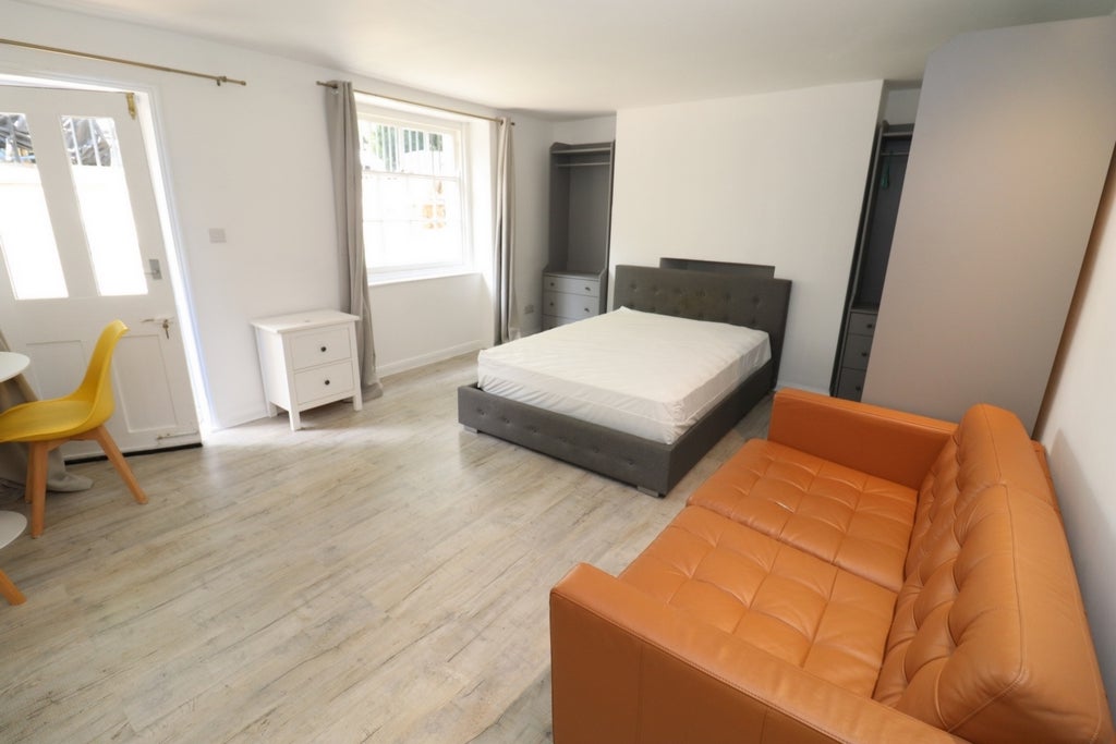 Room Globe Road in Greater London
