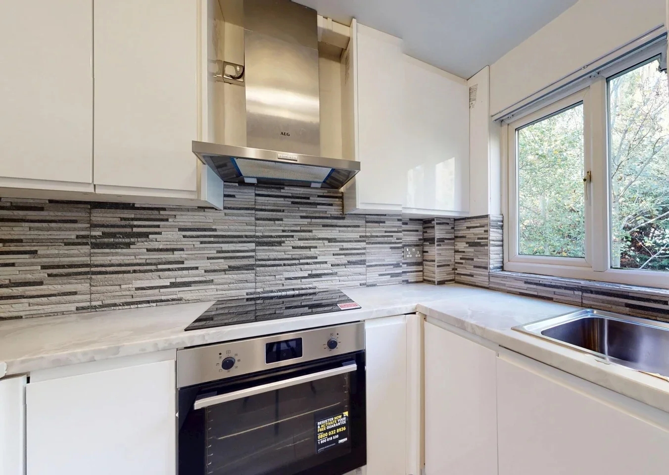 Flat Harp Island Close in Greater London