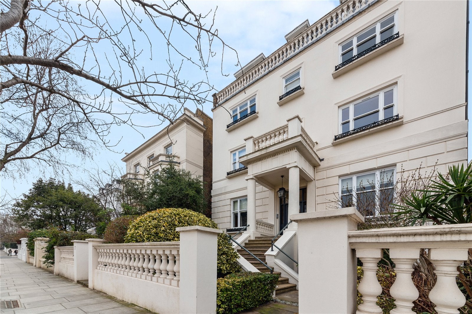 House Dawson Place in Greater London
