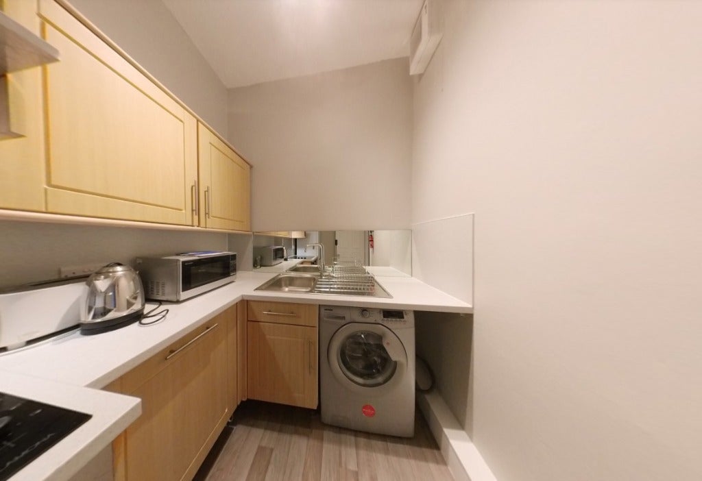Flat Cathcart Place in City of Edinburgh