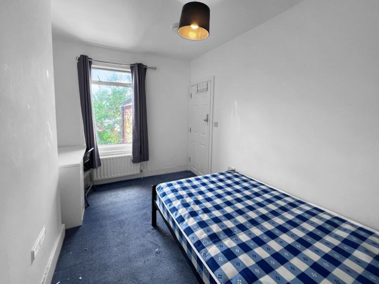 Room East Avenue in Oxford