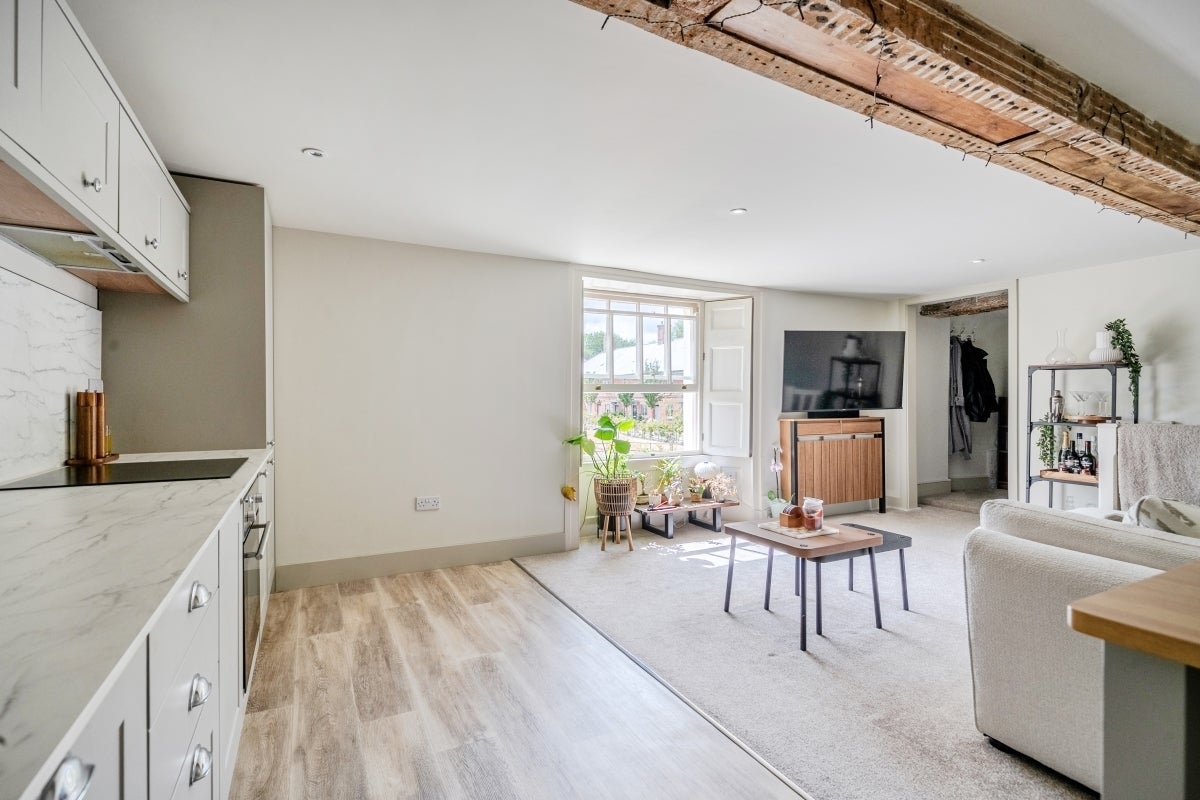 Flat Park Lane in Hodson