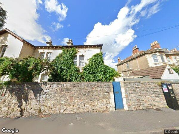 Flat Ravenswood Road in Bristol