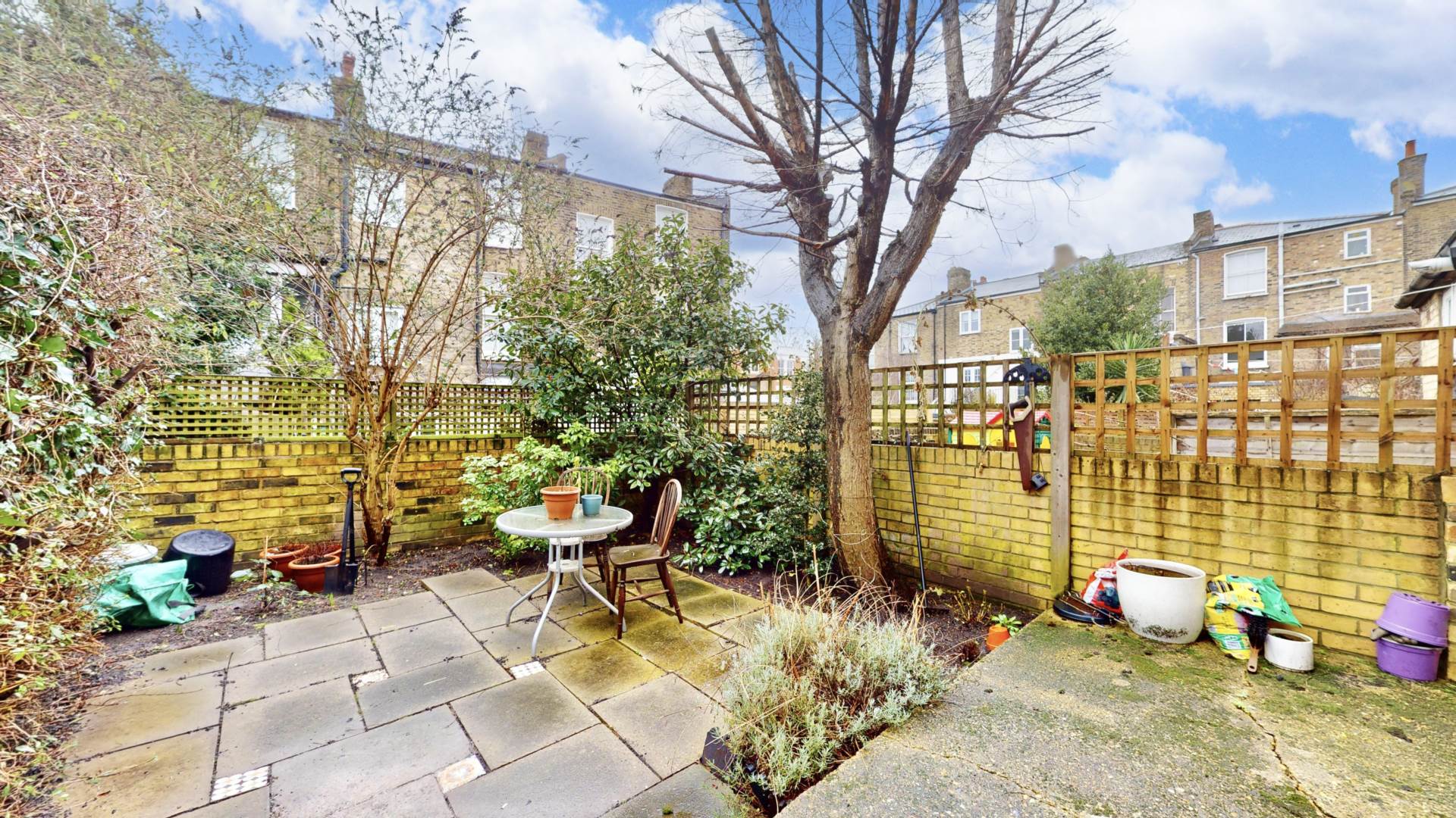 Flat Witley Road in Greater London