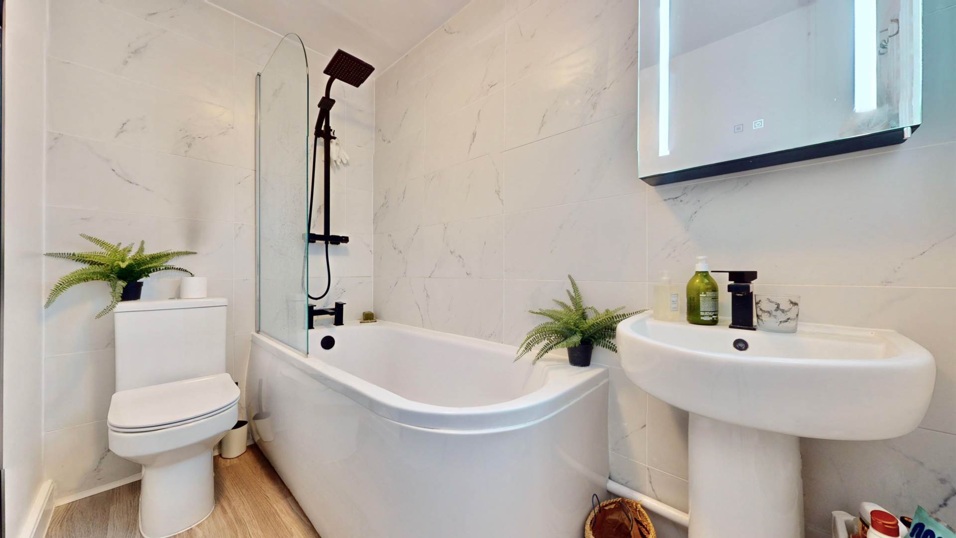 Flat Witley Road in Greater London