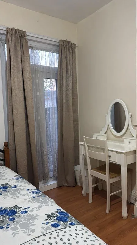 Room Pemdevon Road in Greater London