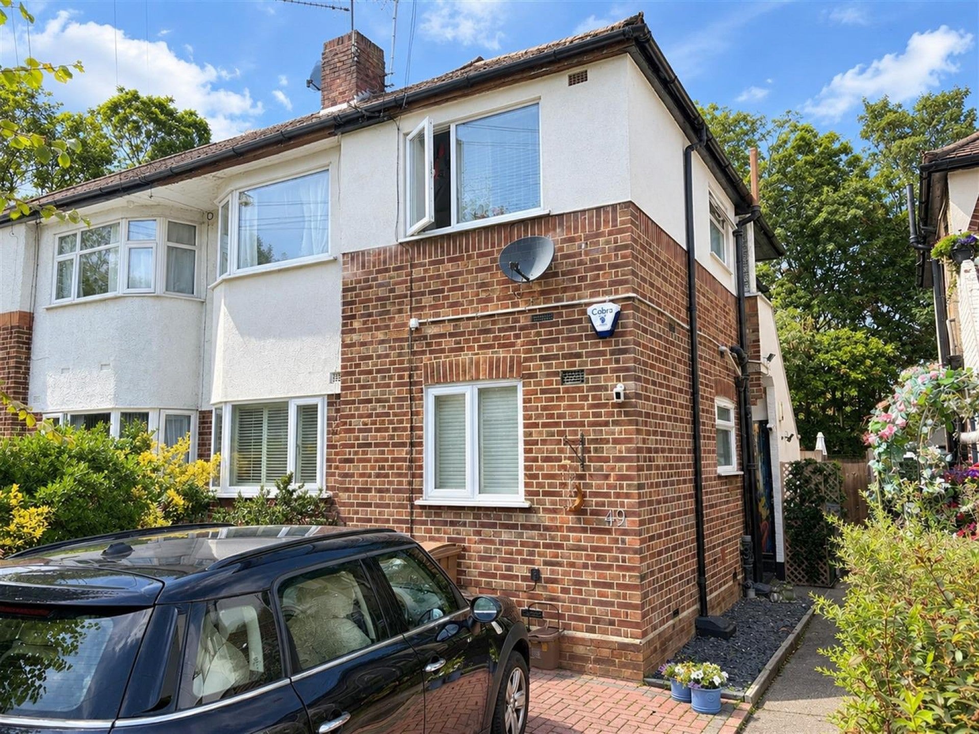 Flat Woodland Road in Greater London