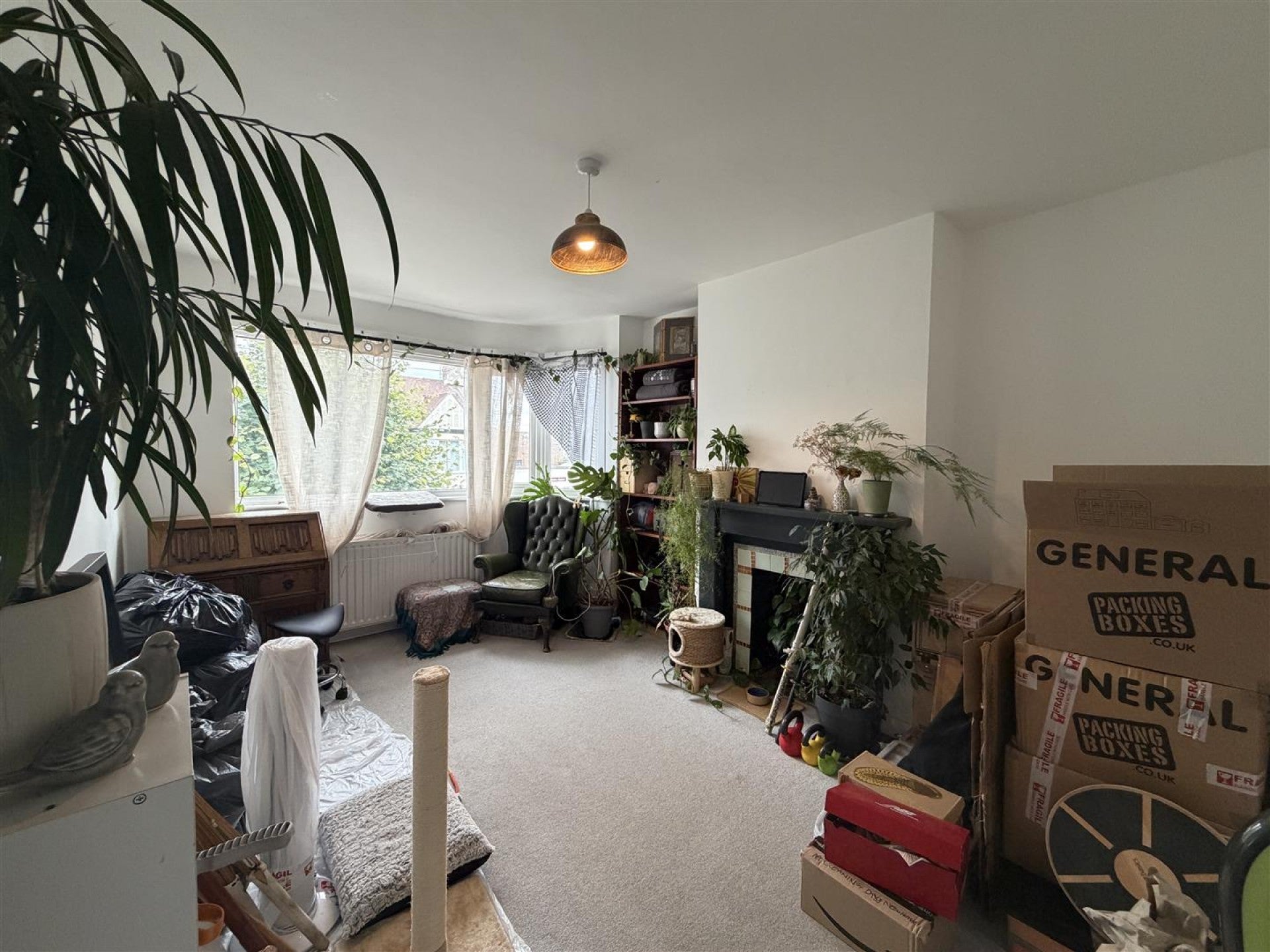 Flat Woodland Road in Greater London