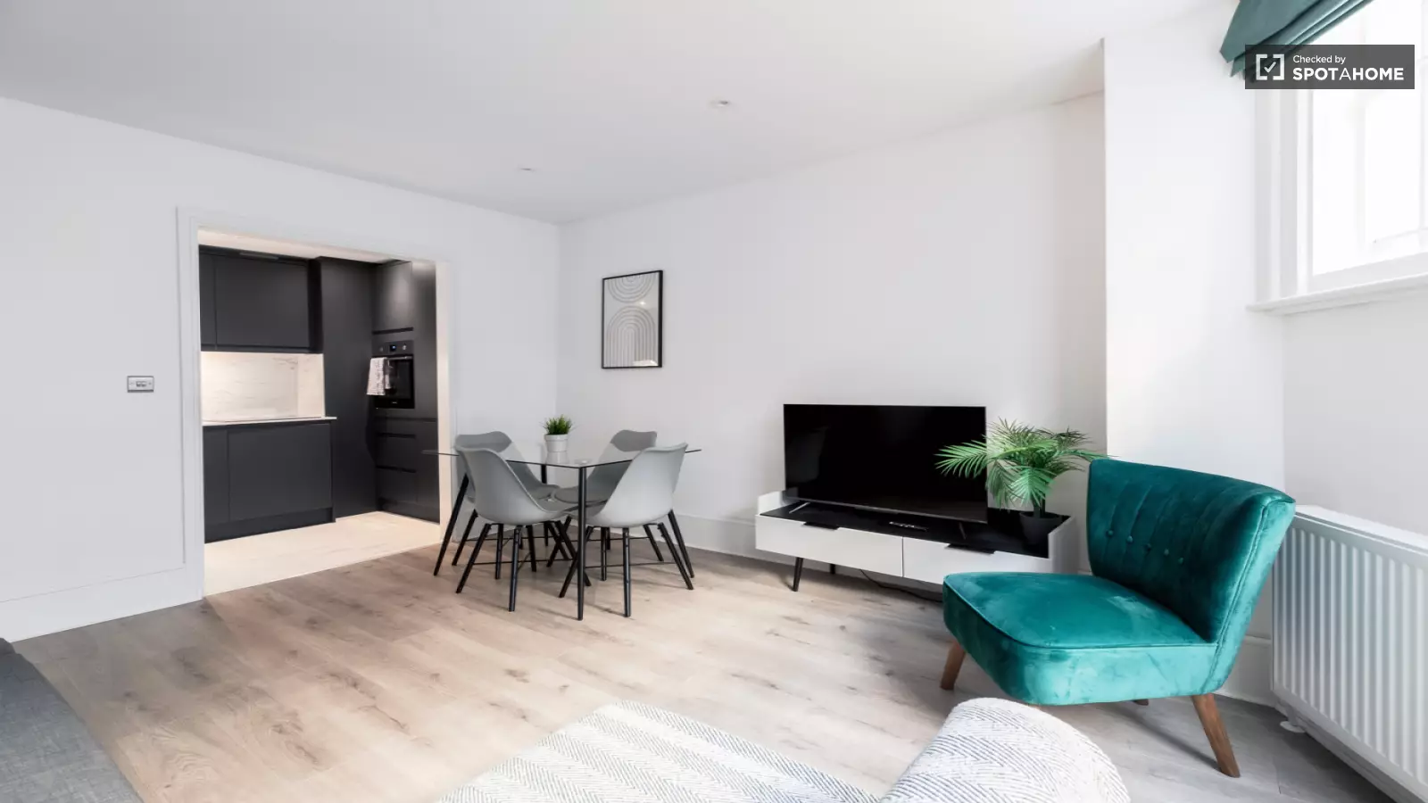 Flat Trebovir Road in Greater London