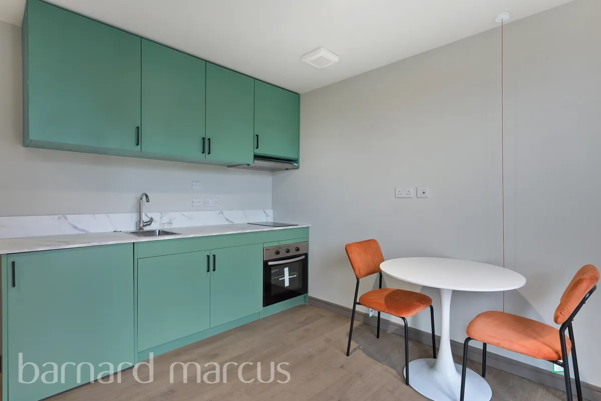 Flat Victoria Road in Greater London