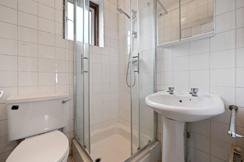 Room Kingsdown Avenue in Greater London