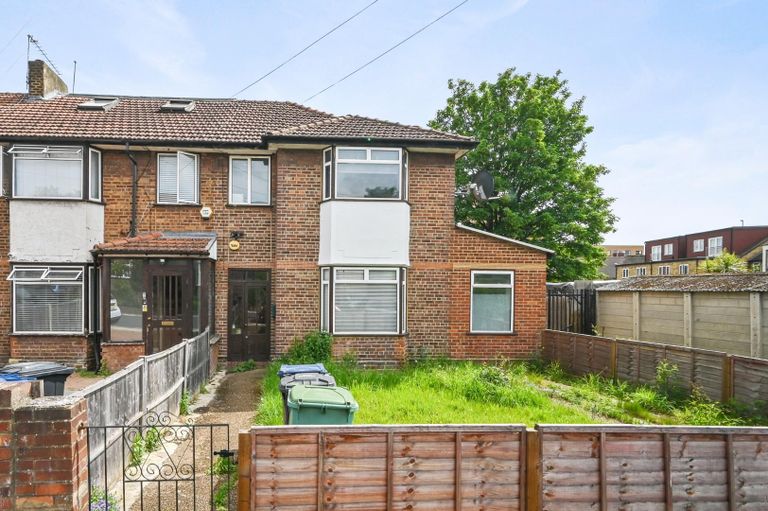 Room Kingsdown Avenue in Greater London