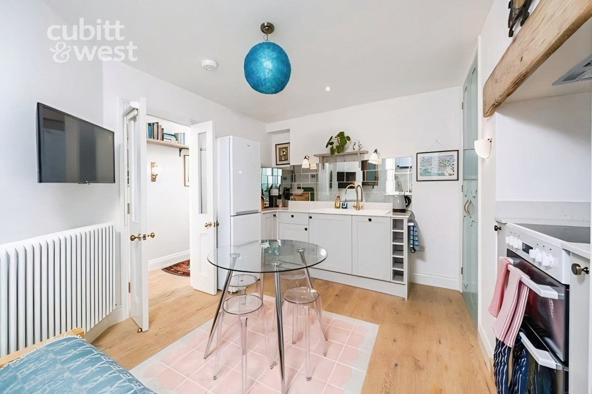 Flat Cromwell Road in Portslade by Sea