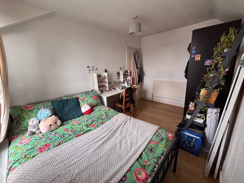 Room Garratt Lane in Greater London