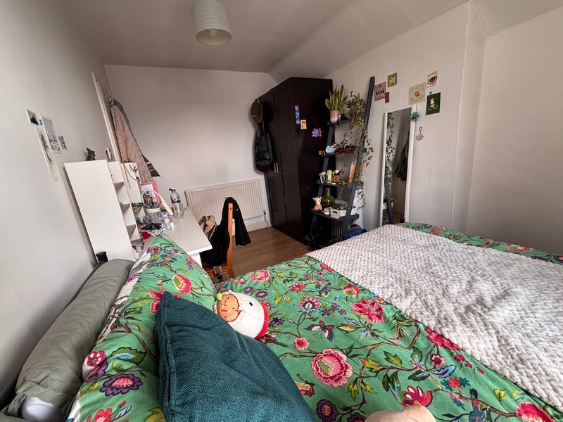 Room Garratt Lane in Greater London