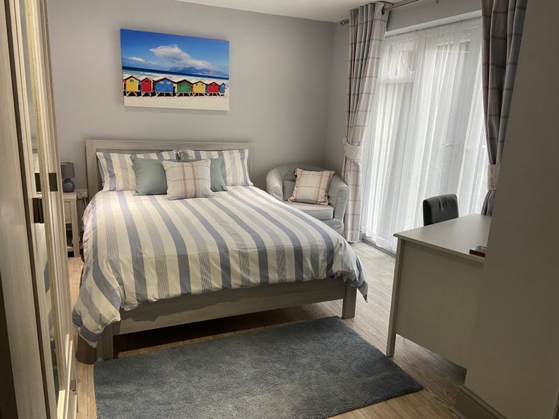 Room Ruston Way in Ascot