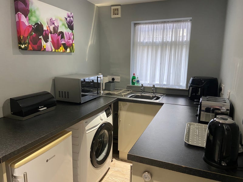 Room Ruston Way in Ascot