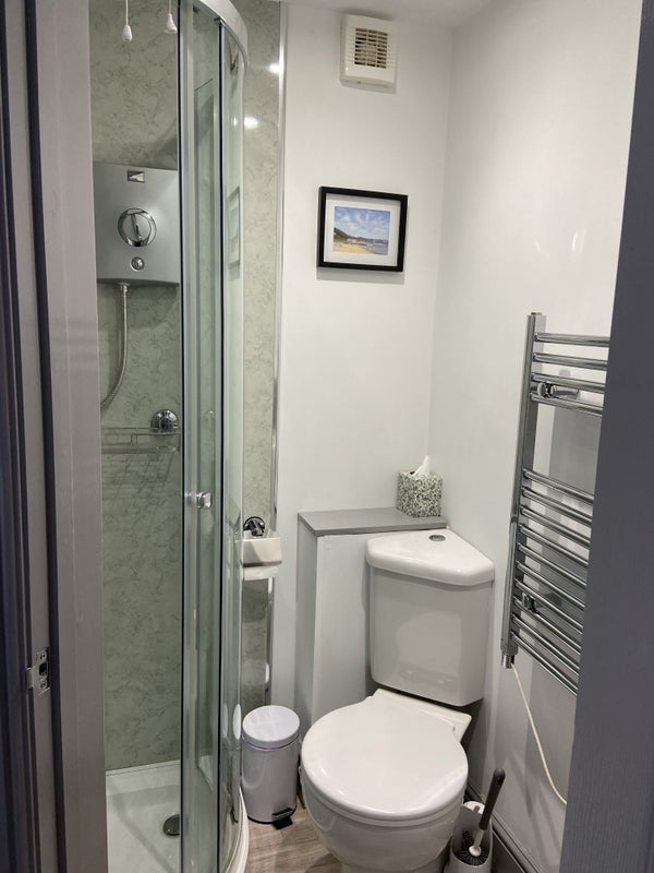 Room Ruston Way in Ascot
