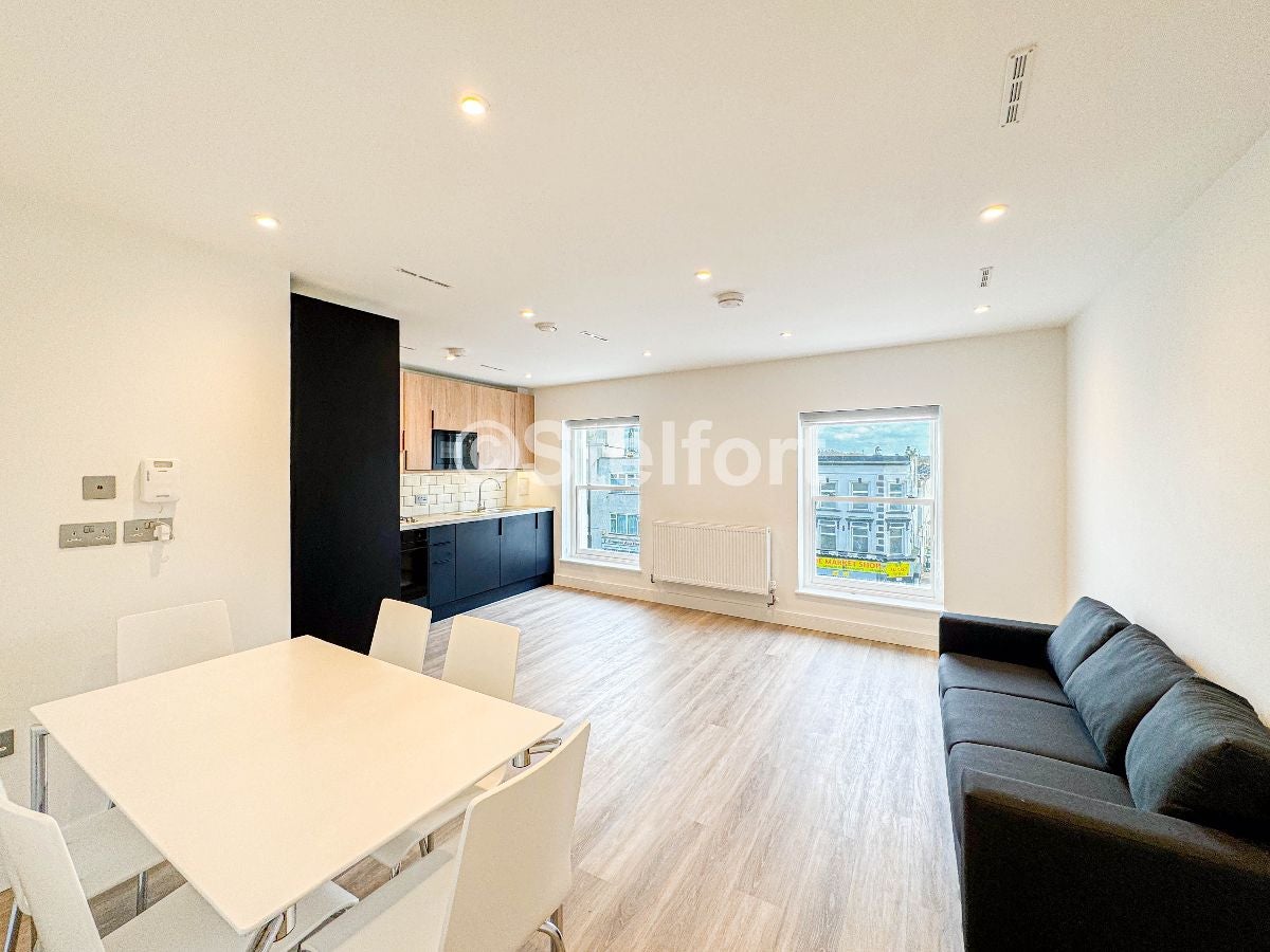 Flat Barking Road in Greater London