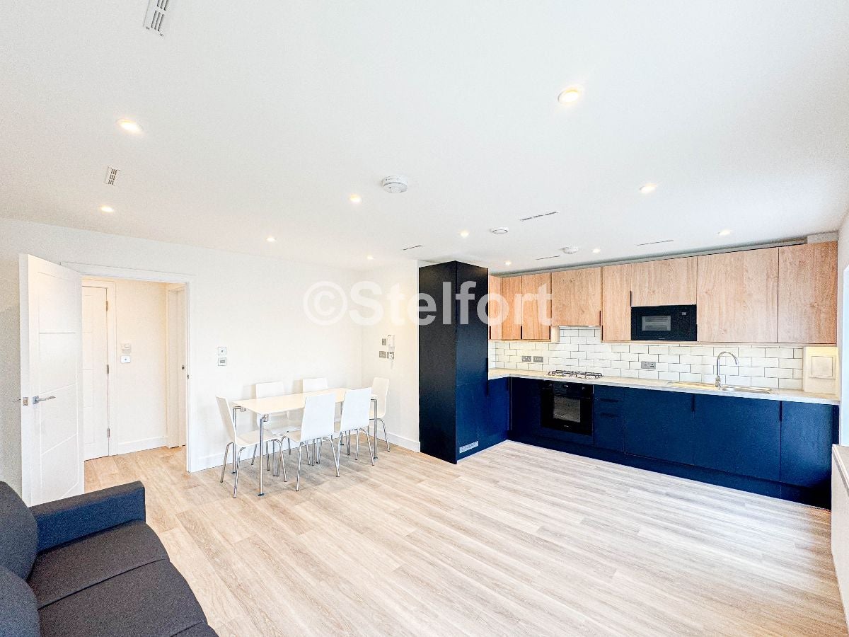 Flat Barking Road in Greater London