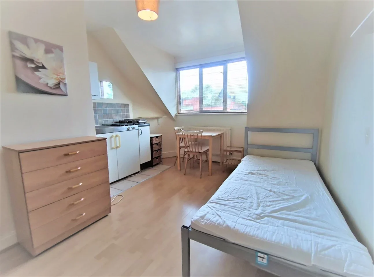 Flat St Albans Lane in Greater London