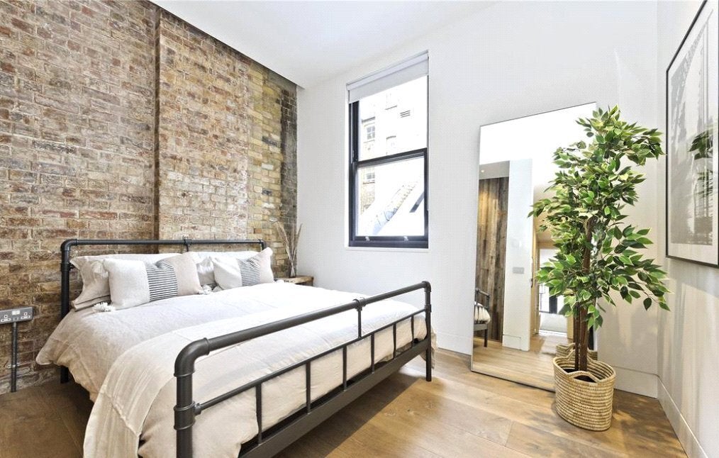 Flat Great Titchfield Street in City of Westminster