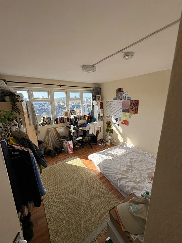 Room Trelawney Estate in Greater London
