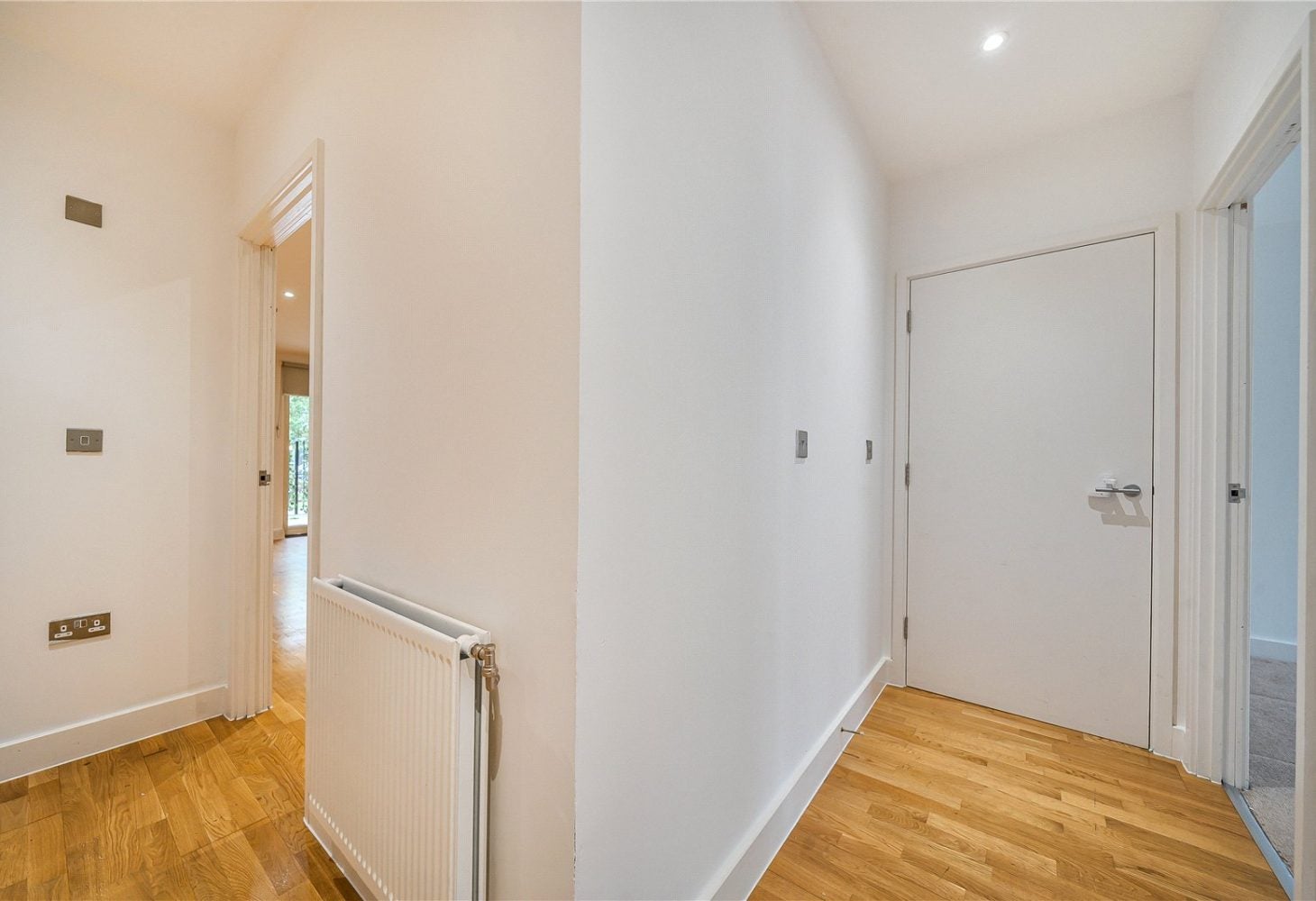 Flat Bristol Avenue in London
