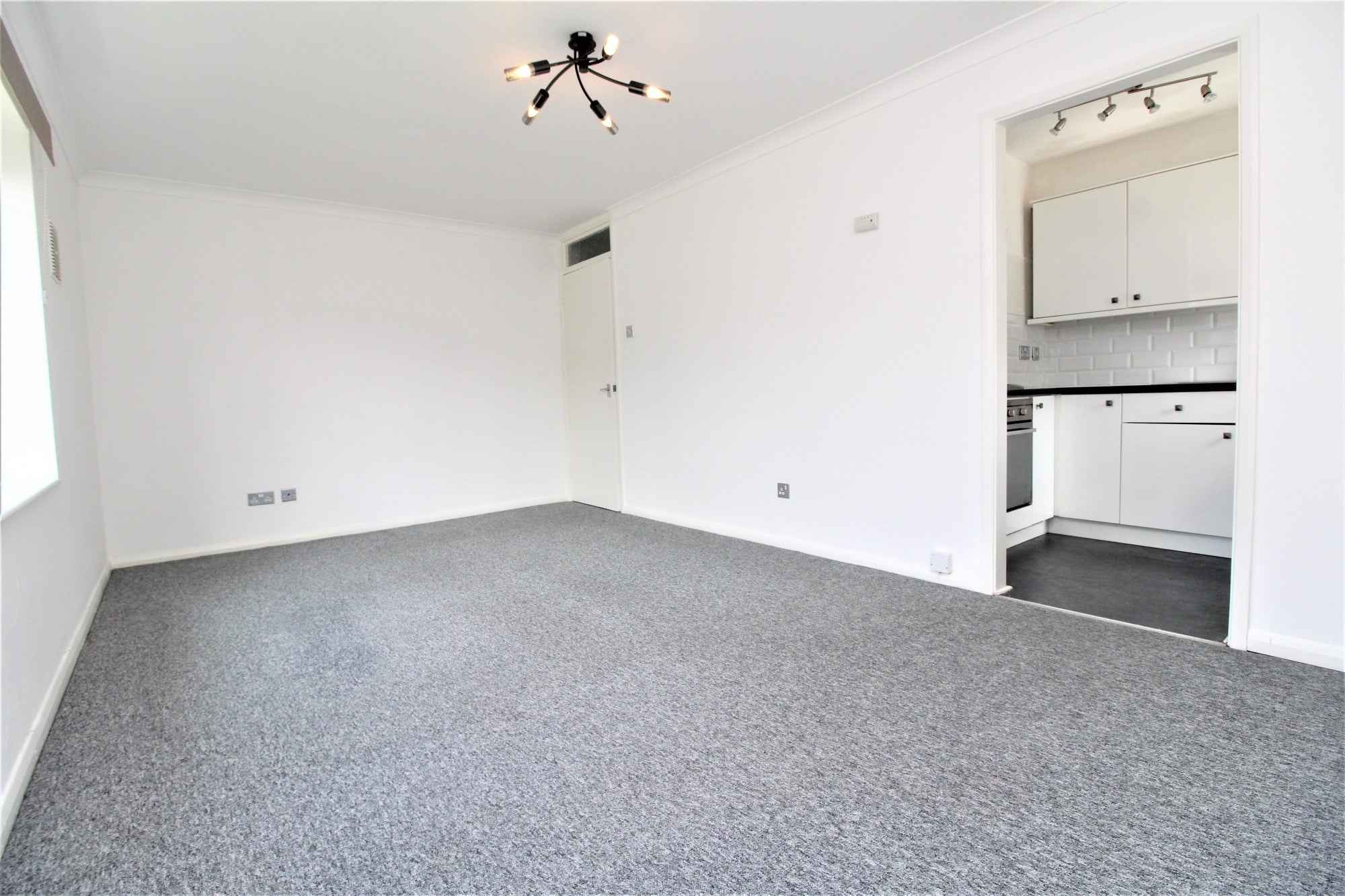 Flat Melvin Road in Greater London