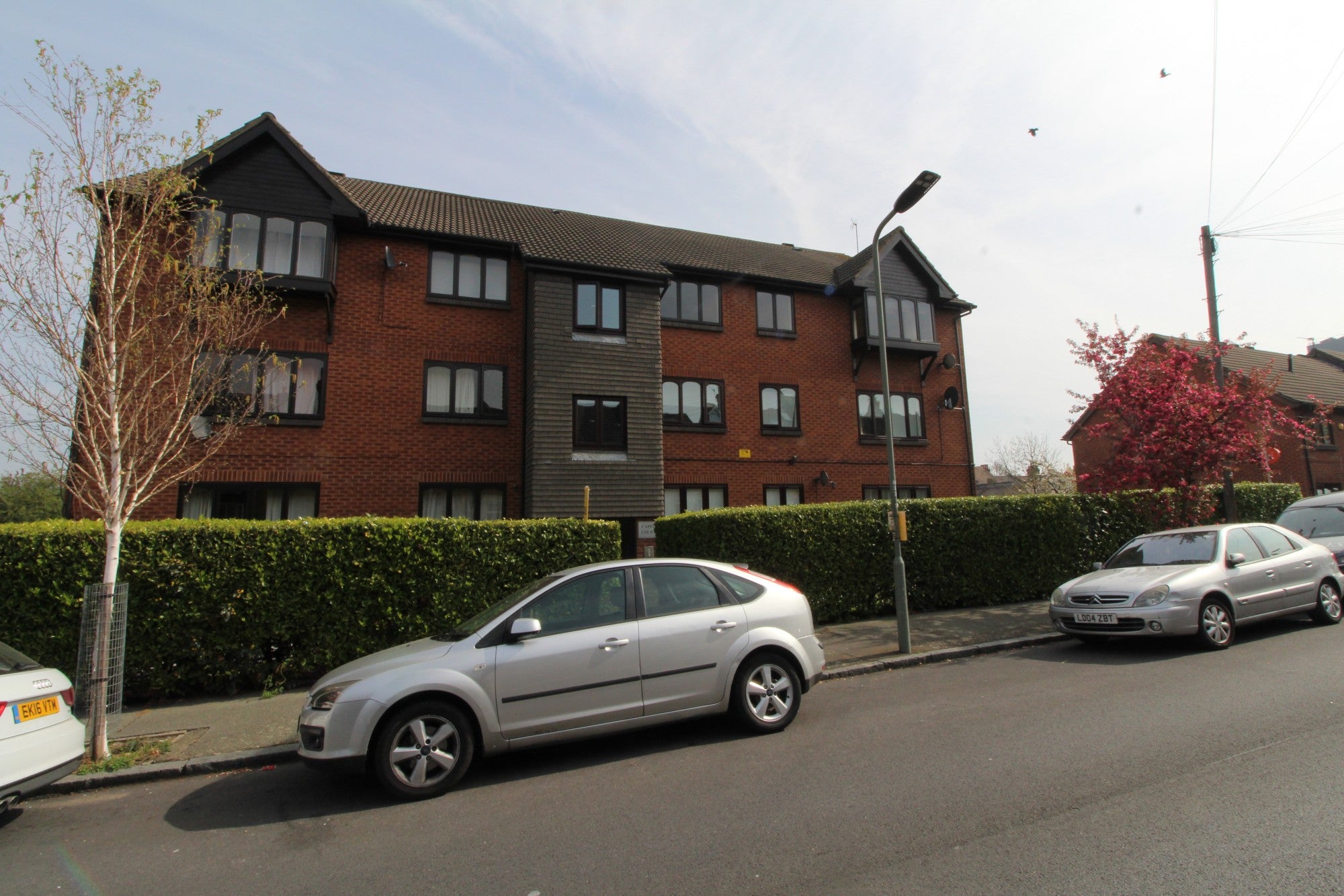 Flat Melvin Road in Greater London