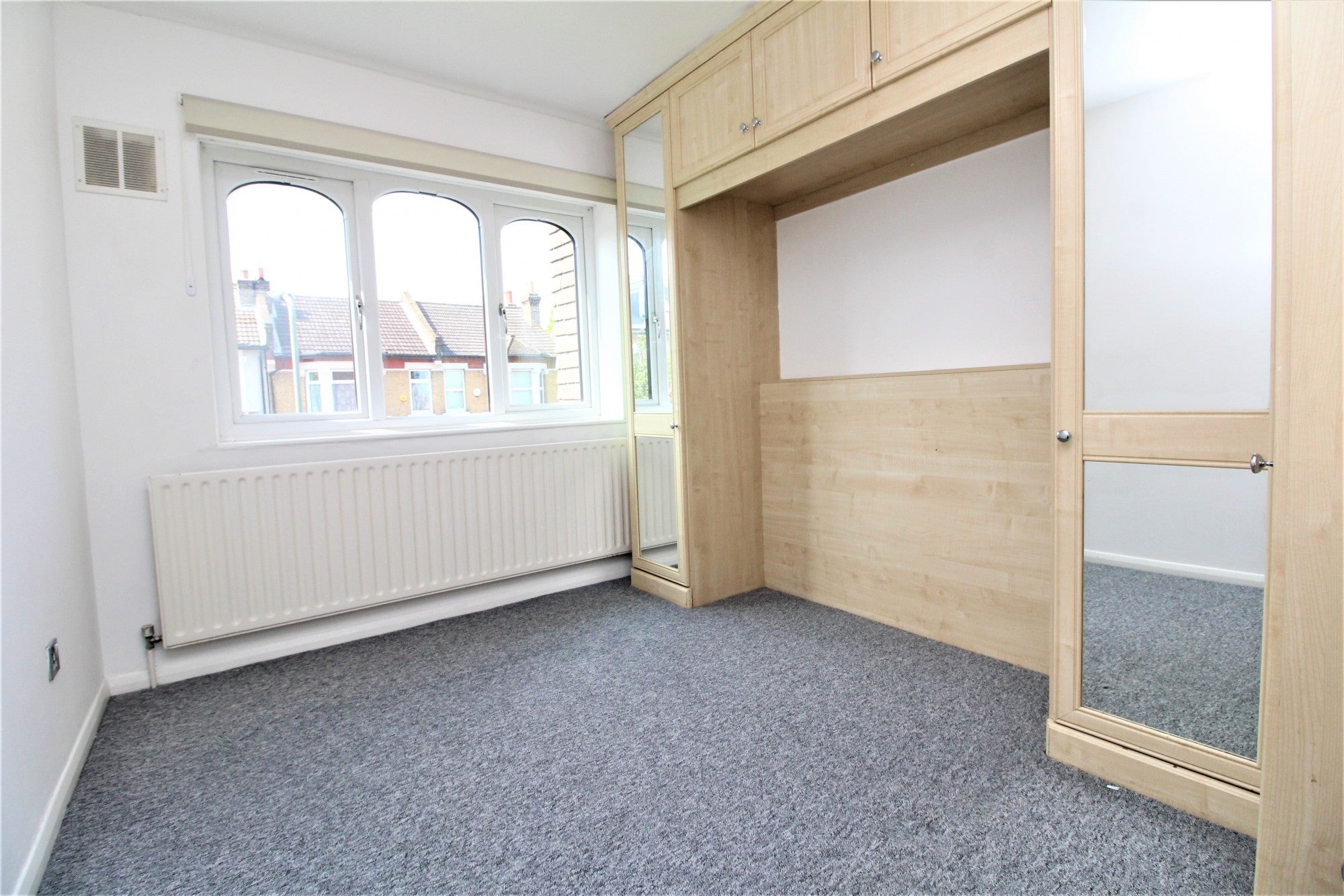 Flat Melvin Road in Greater London