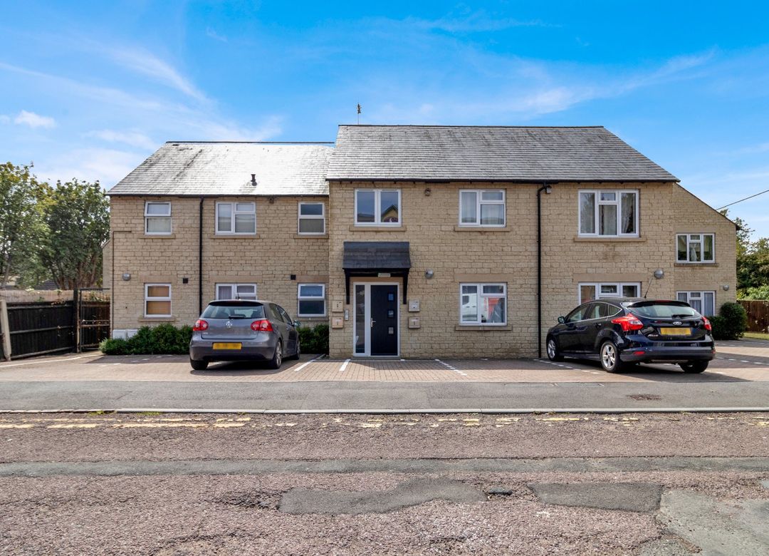 Flat Cricklade Road in Cirencester
