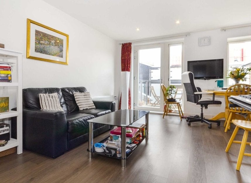 Flat St. Pancras Way in Greater London