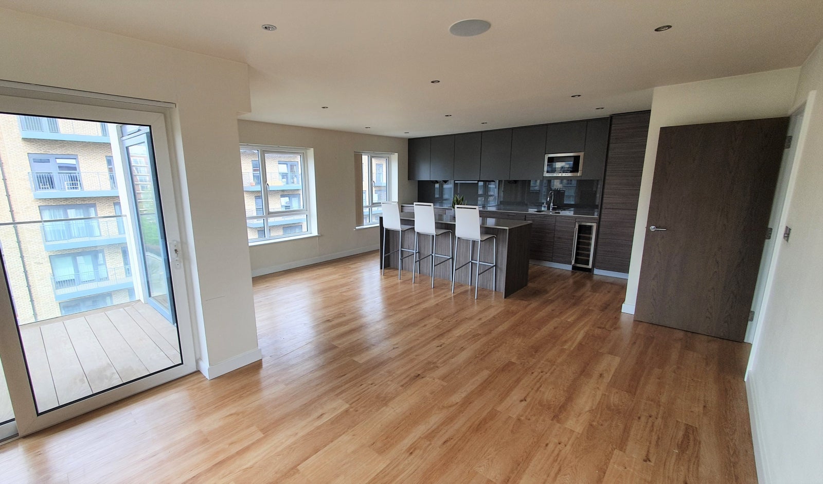 Flat Commander Avenue in Greater London