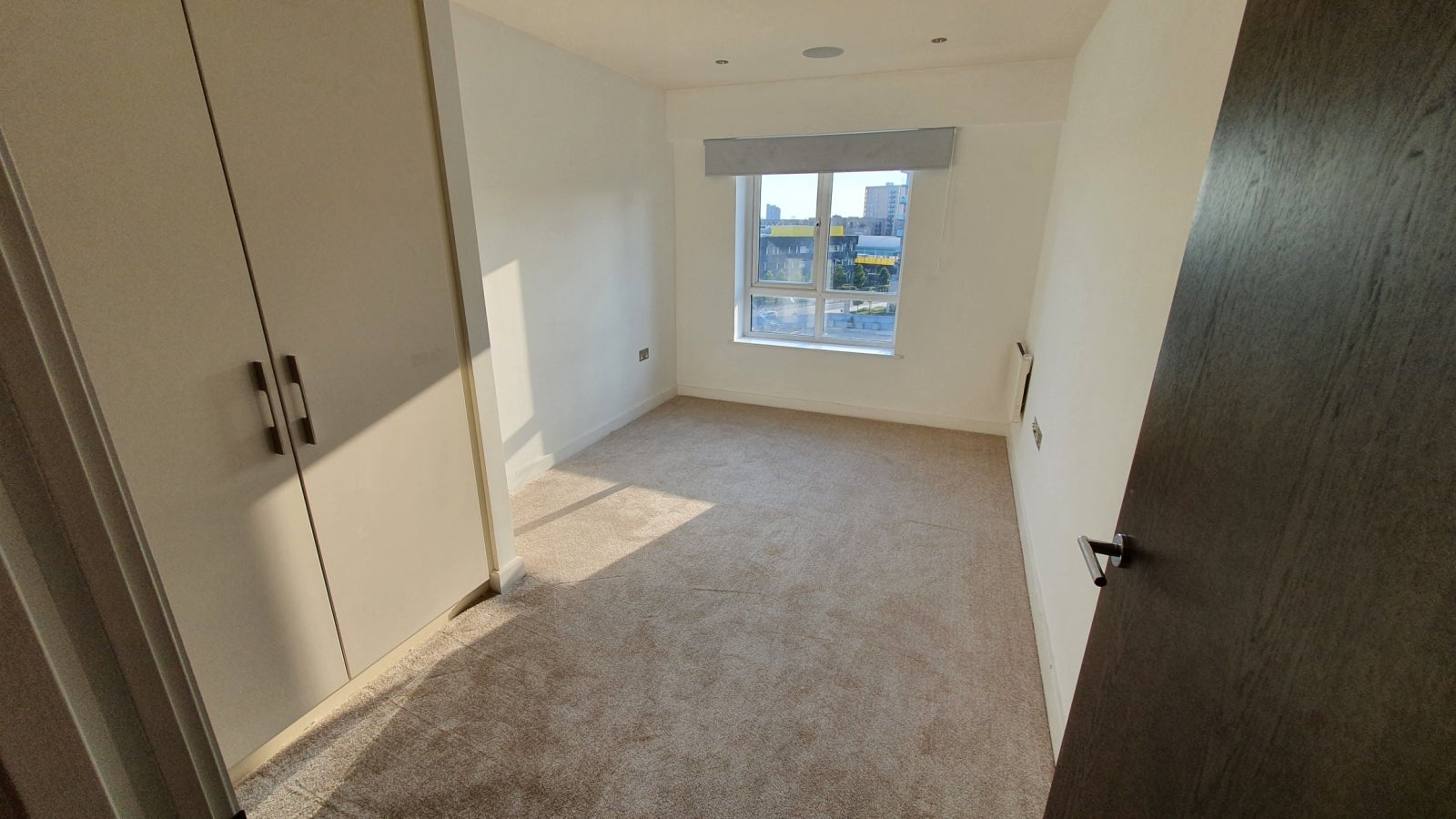 Flat Commander Avenue in Greater London