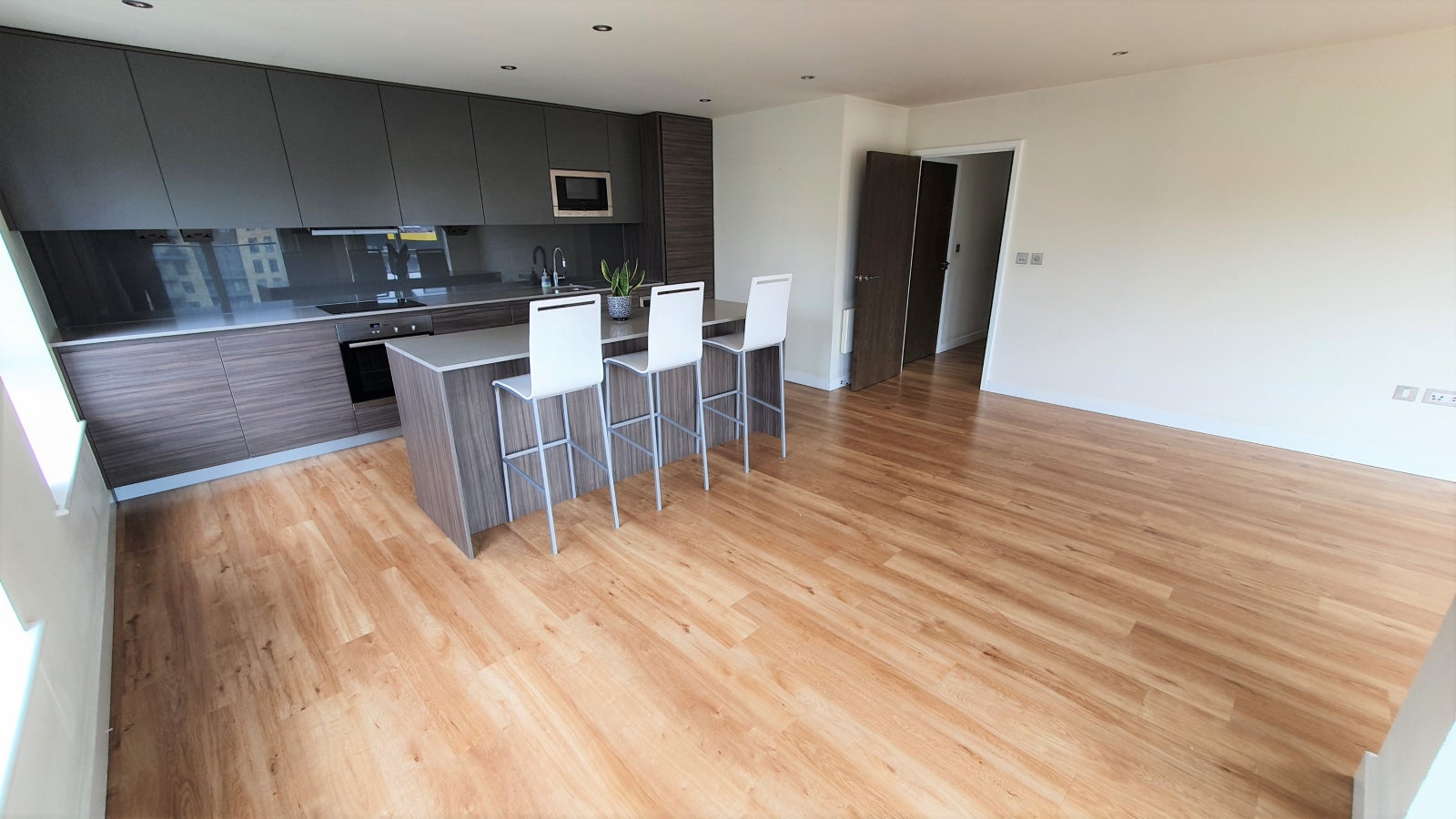 Flat Commander Avenue in Greater London