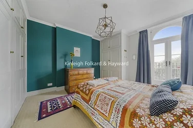 Flat Highbury Crescent in Greater London