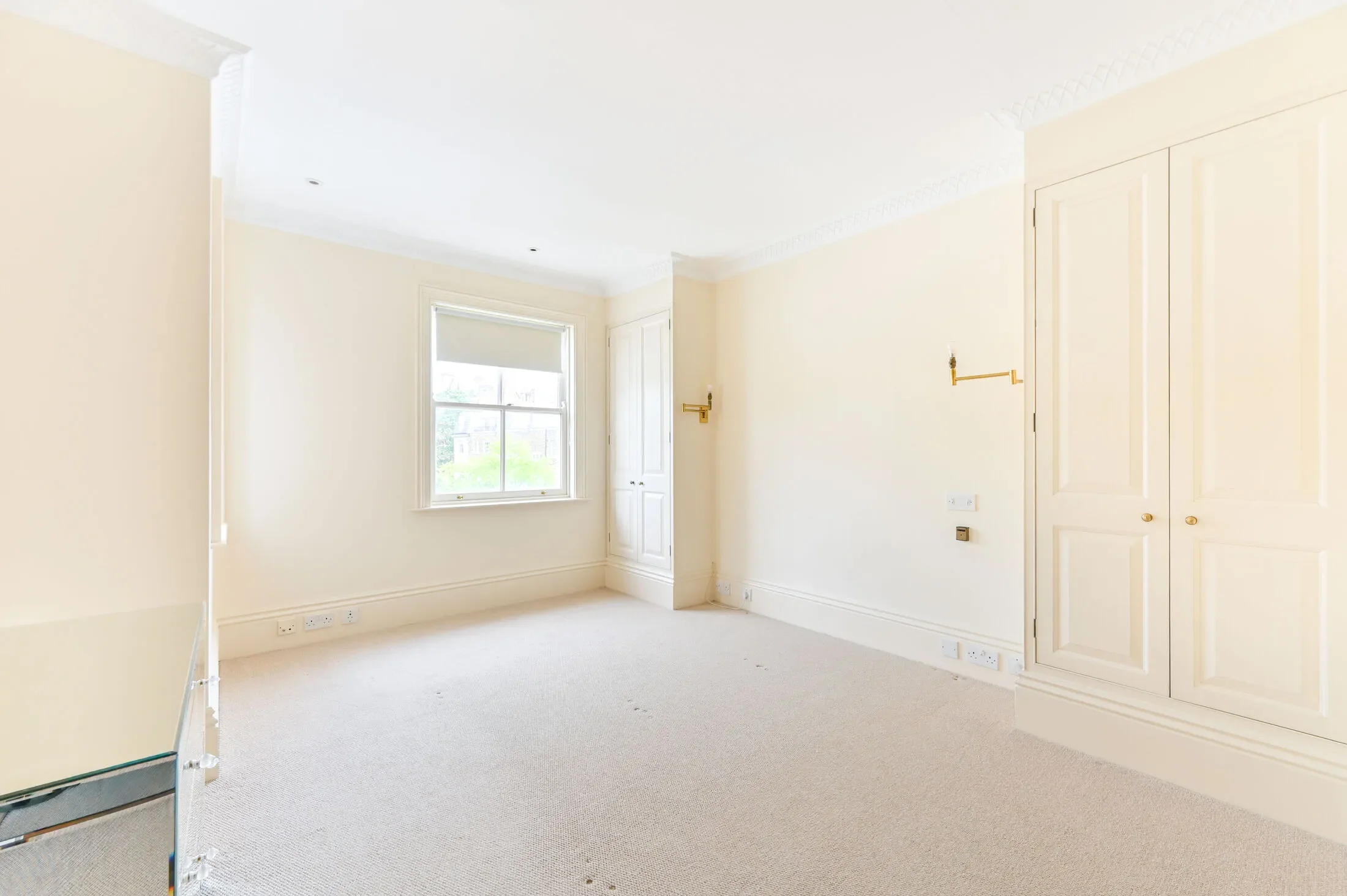 Flat Observatory Gardens in Greater London