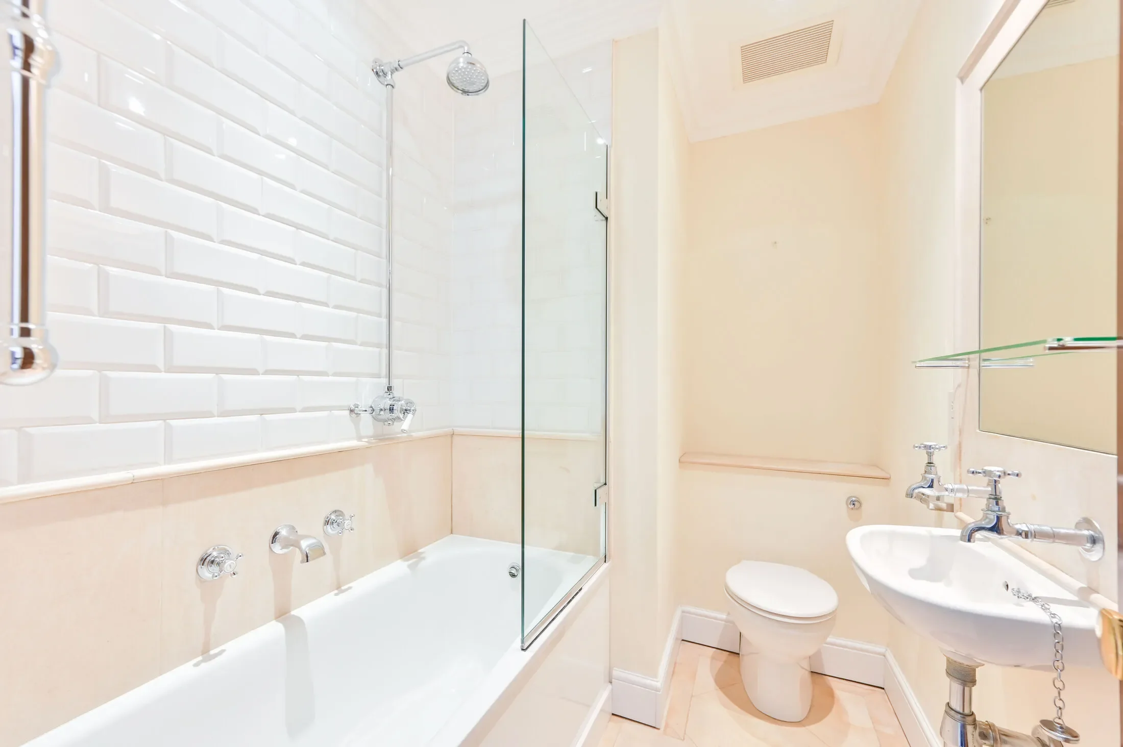 Flat Observatory Gardens in Greater London