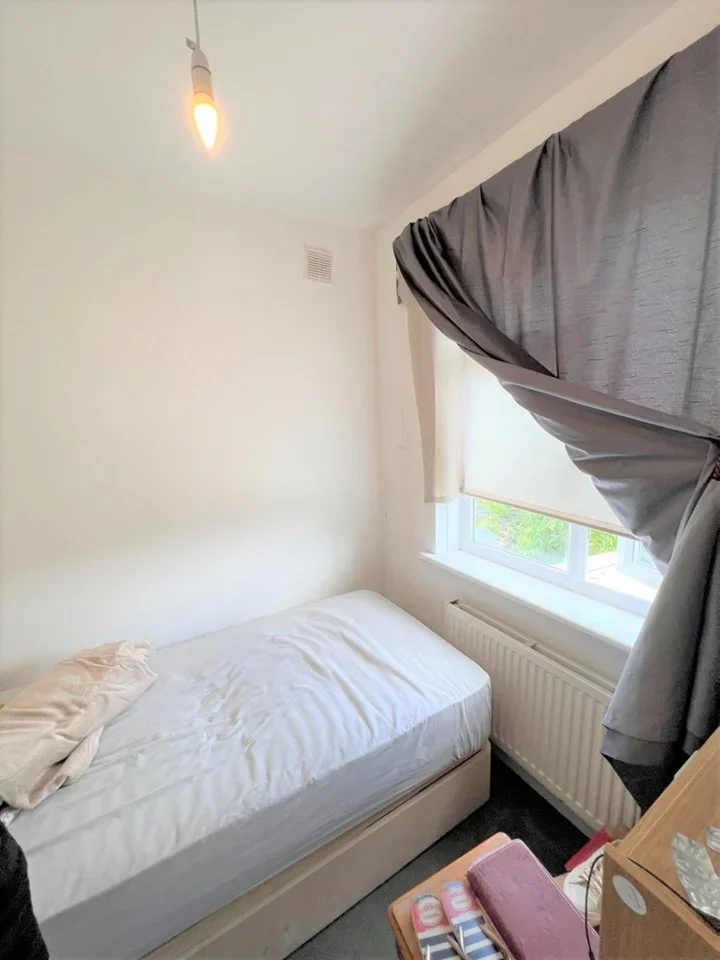 House Sylvan Avenue in Greater London