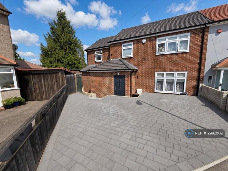 House Halesworth Road in Greater London