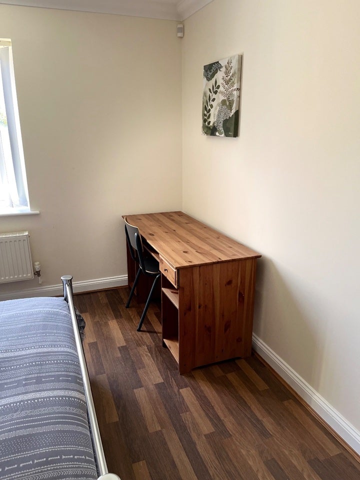 Room Morland Drive in Milton Keynes