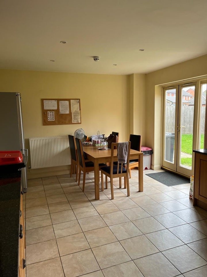 Room Morland Drive in Milton Keynes