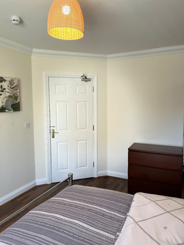 Room Morland Drive in Milton Keynes