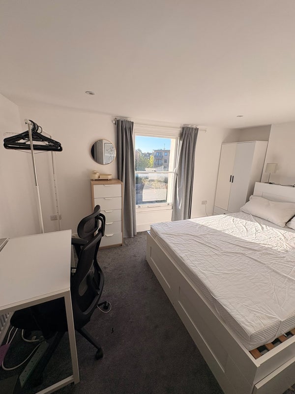 Flat Clapham Road in Greater London